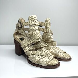 Free Birds By Steven Claw White Croc Strappy Leather Sandals Size 9